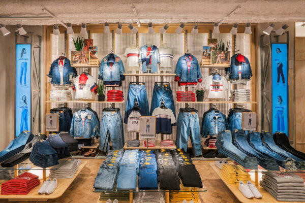 proyecto-iluminacion-pull-and-bear-preciados